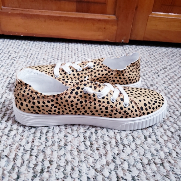 Madden Girl Sneaker - Picture 3 of 6